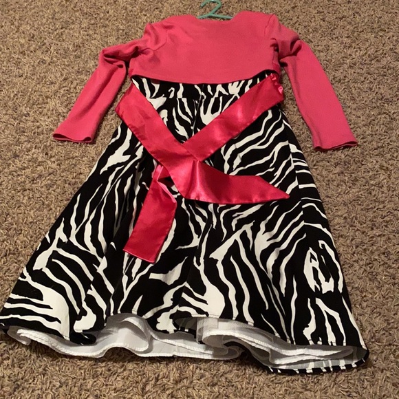 Girls dress - Picture 3 of 3